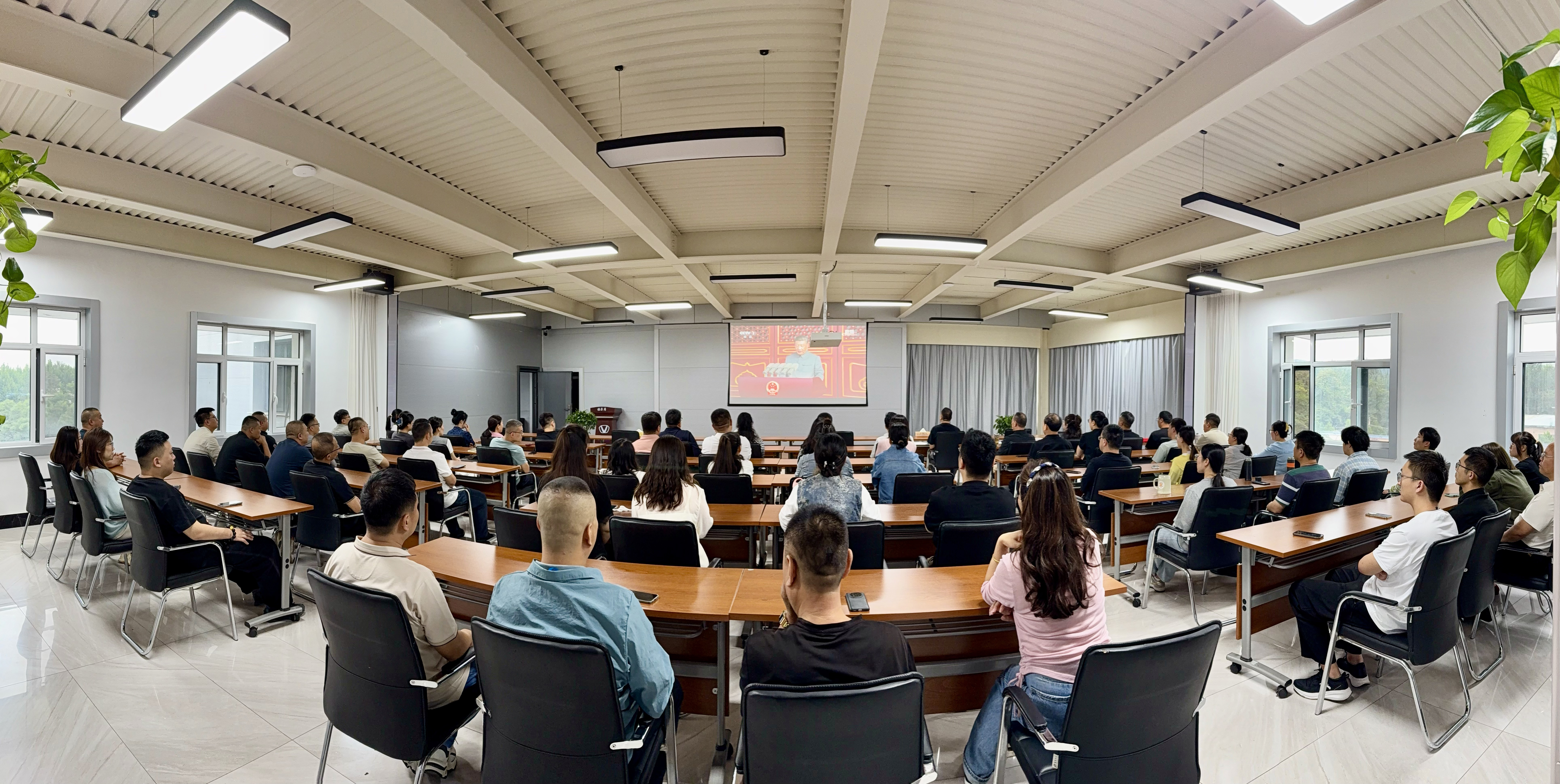 成功集團(tuán)組織觀看抗戰(zhàn)勝利八十周年閱兵式  激發(fā)愛國熱情 凝聚奮進(jìn)力量